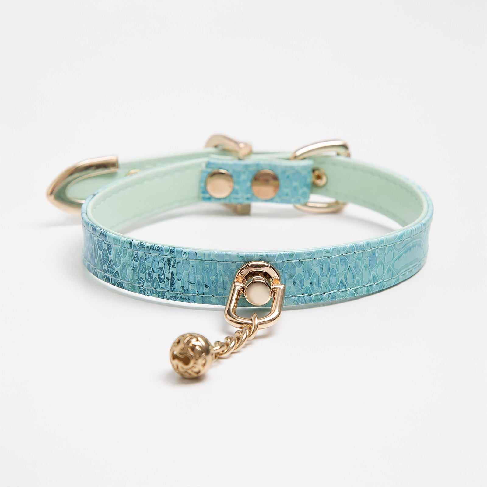 Holographic Snake-Scale Choker
