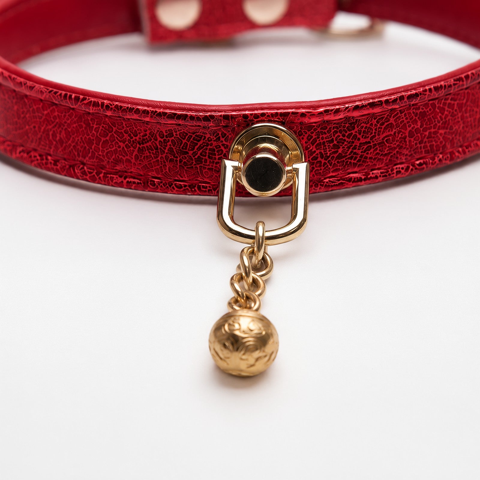 Holographic Snake-Scale Choker