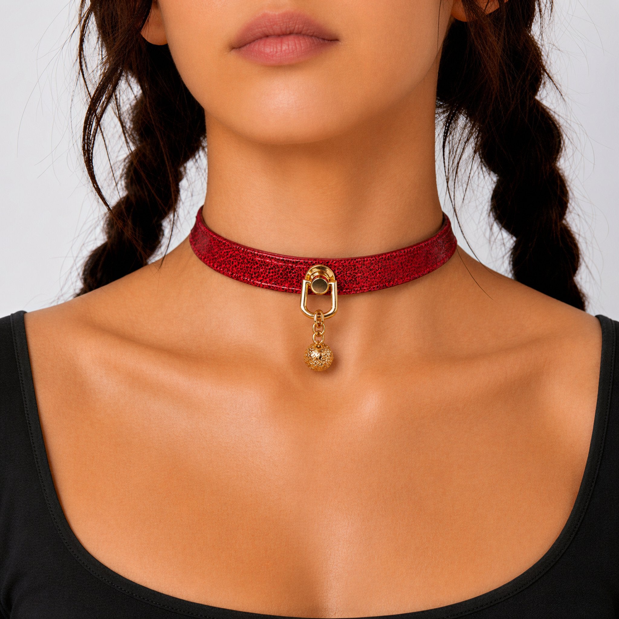 Holographic Snake-Scale Choker
