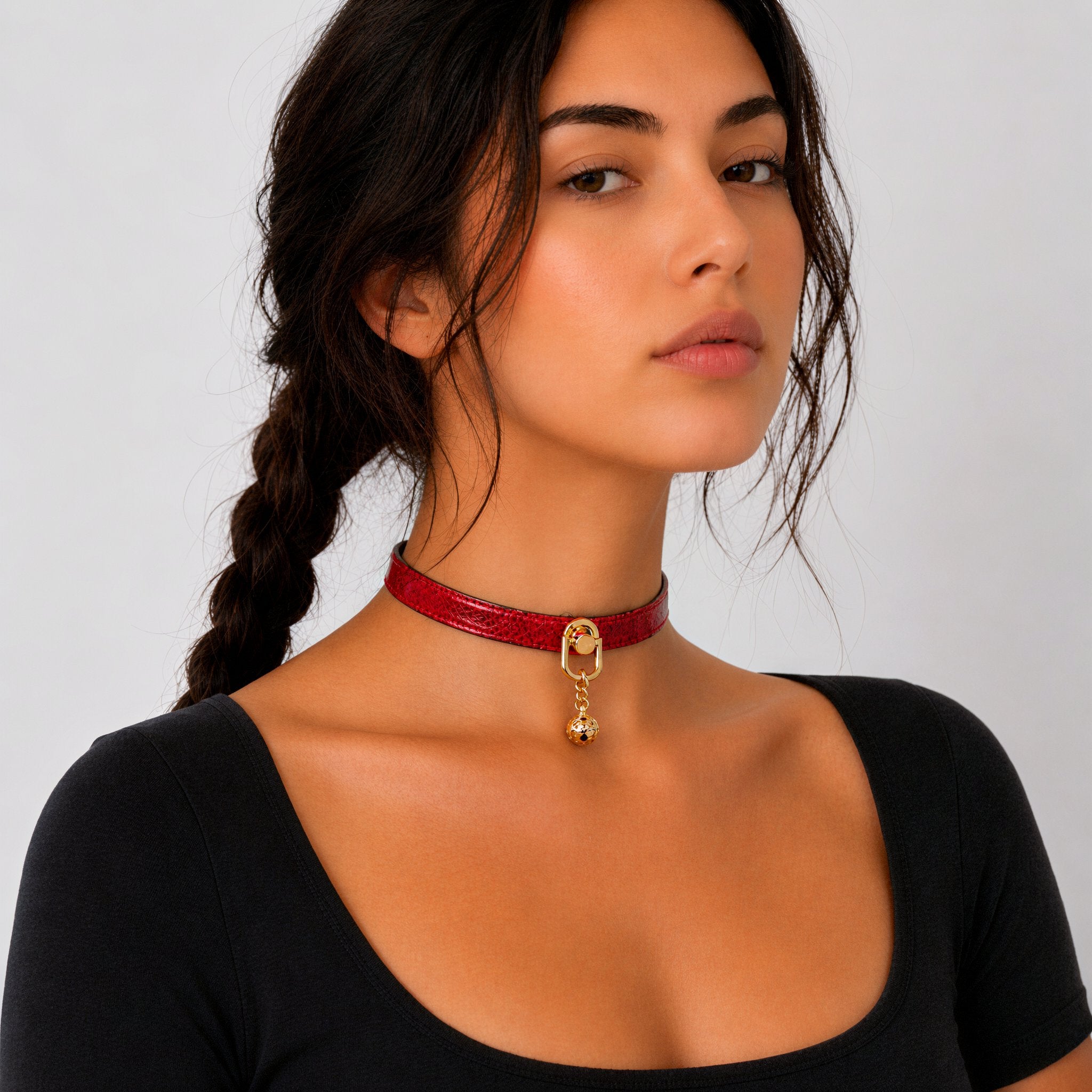 Holographic Snake-Scale Choker