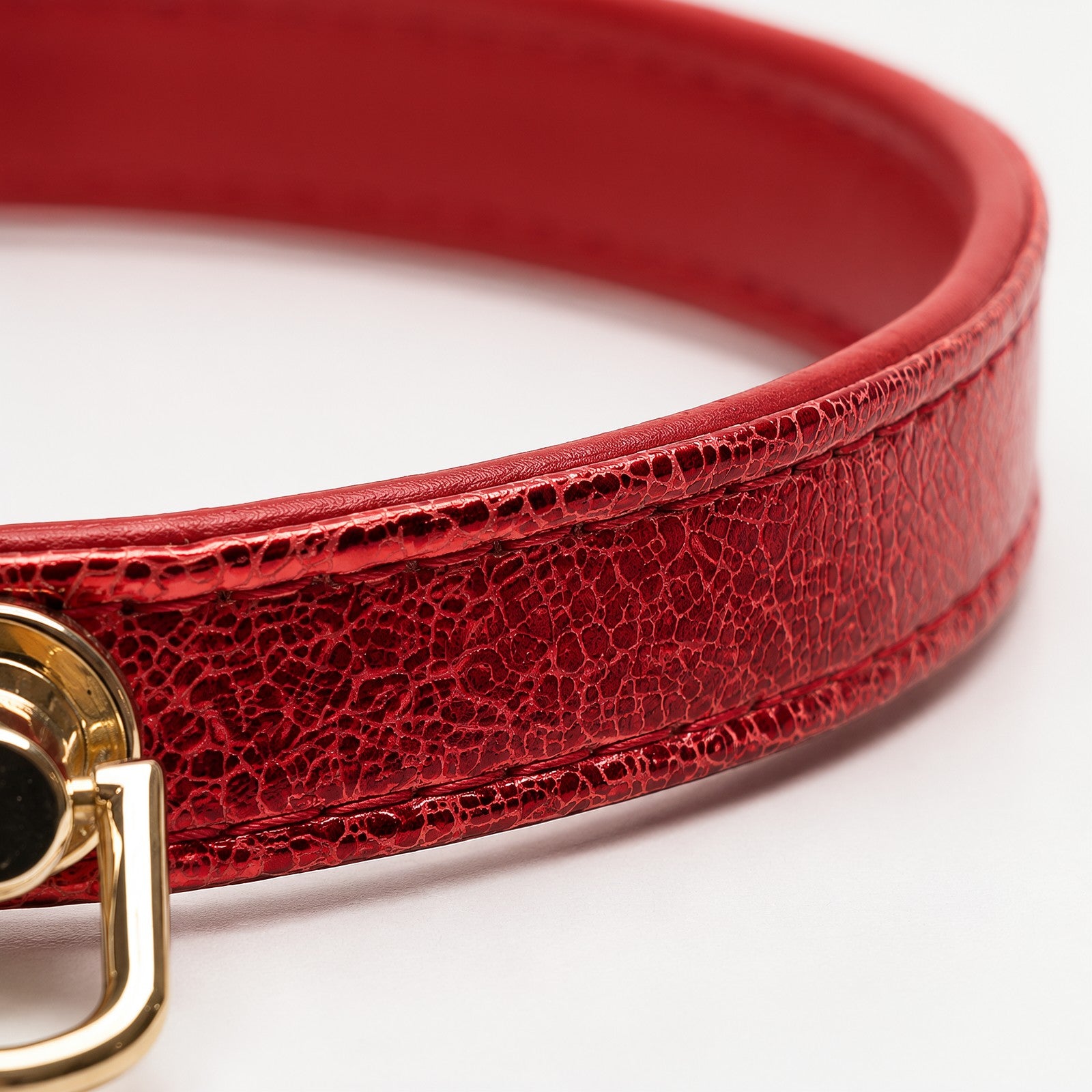 Holographic Snake-Scale Choker