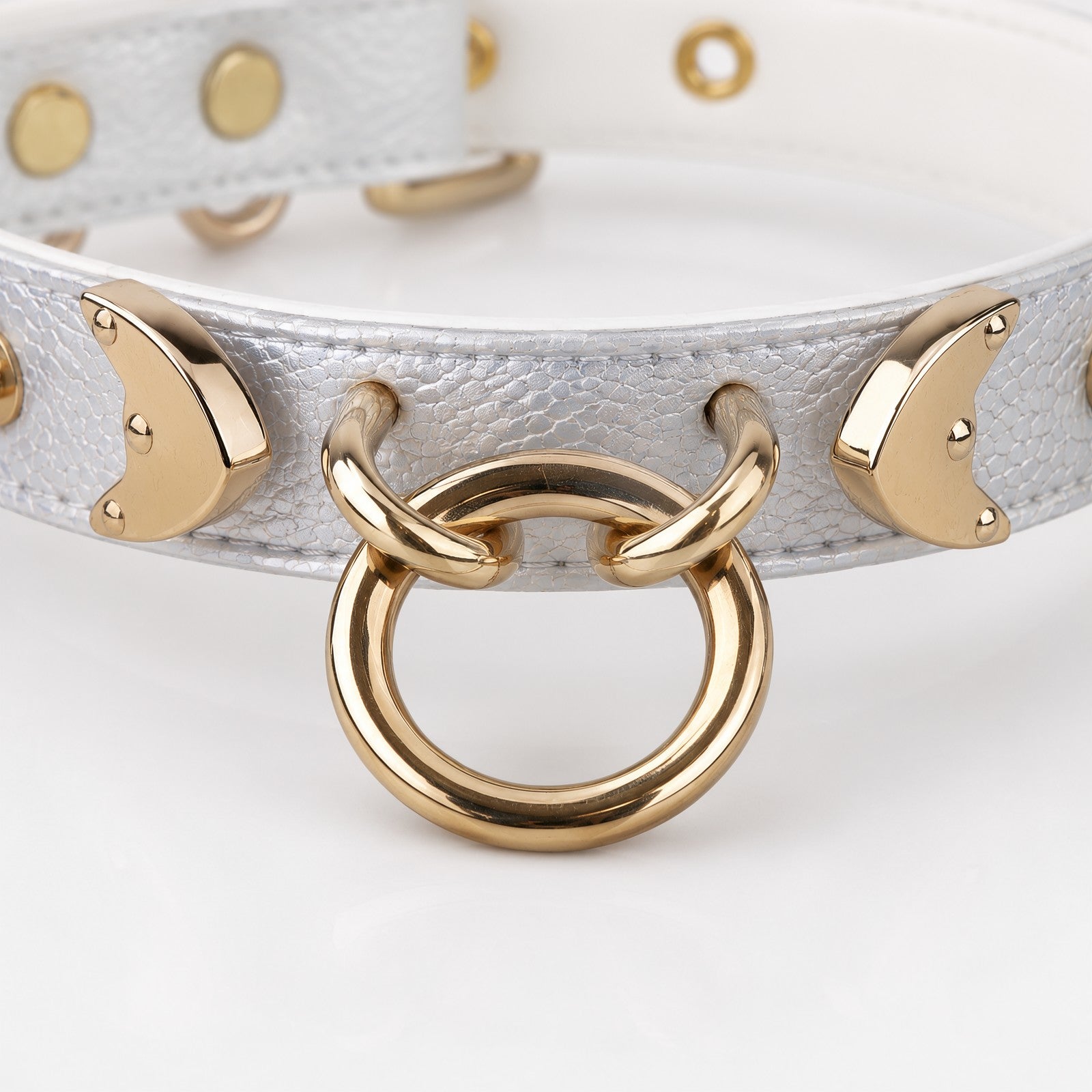 White Snake Texture O-Ring Choker